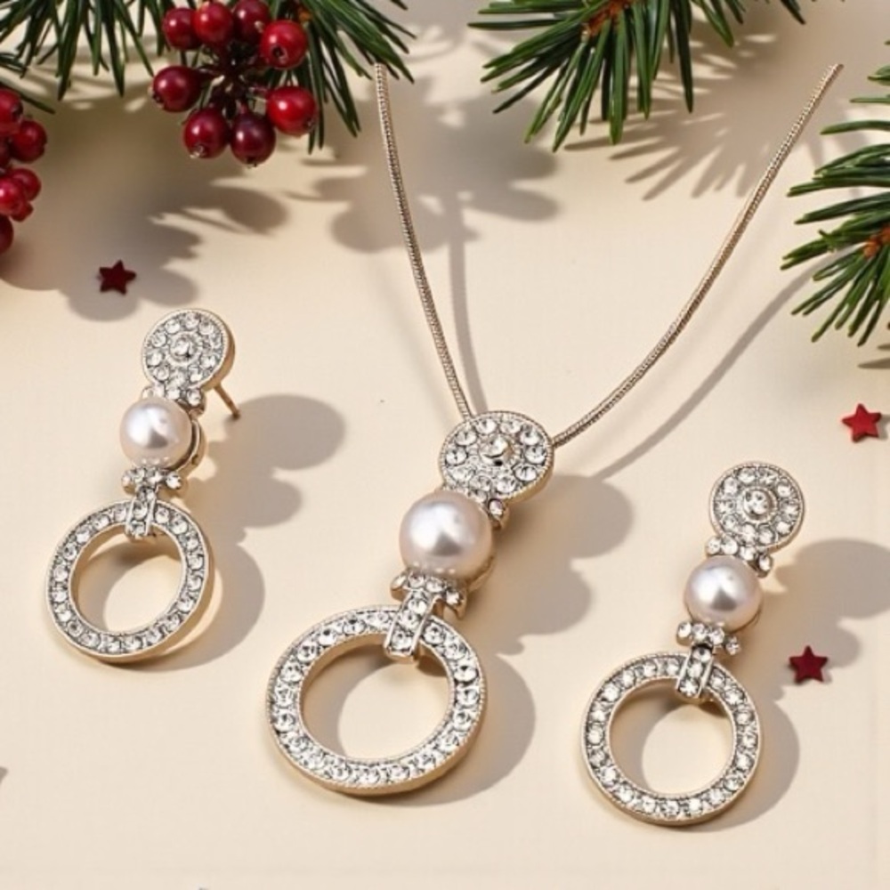 Elegant Gold and Silver Necklace Set with Pearls